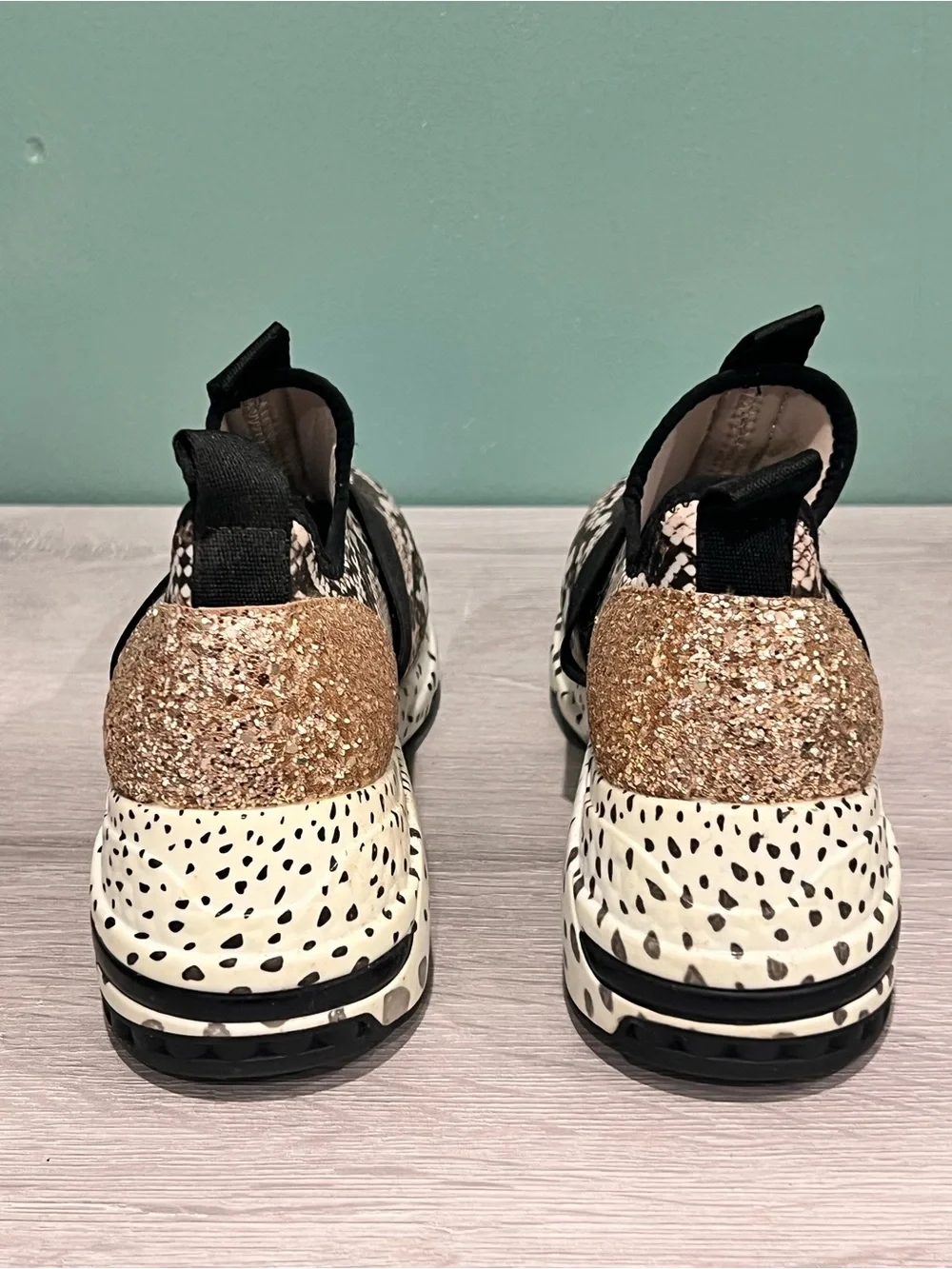 Steve Madden Multi Print Gold Sparkle Slip On Sneakers Women’s Size 5.5